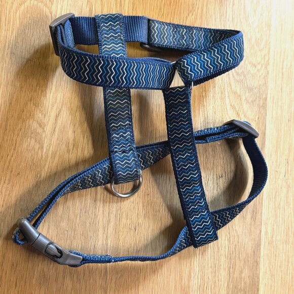 No Pull Dog T-Harness, Chevron Pattern Blue & Green with Brown Buckle - Picture 2 of 14